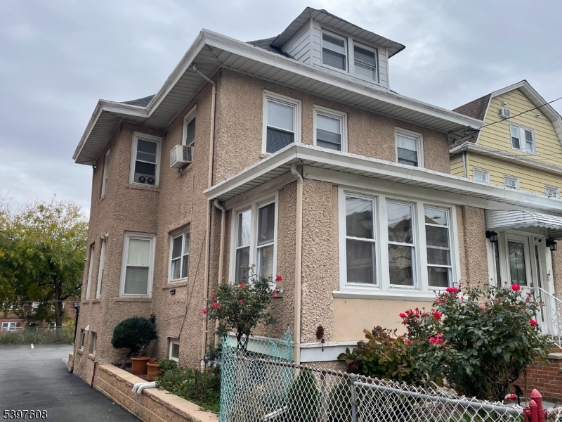 25 Park Ave, Passaic City, NJ 07055