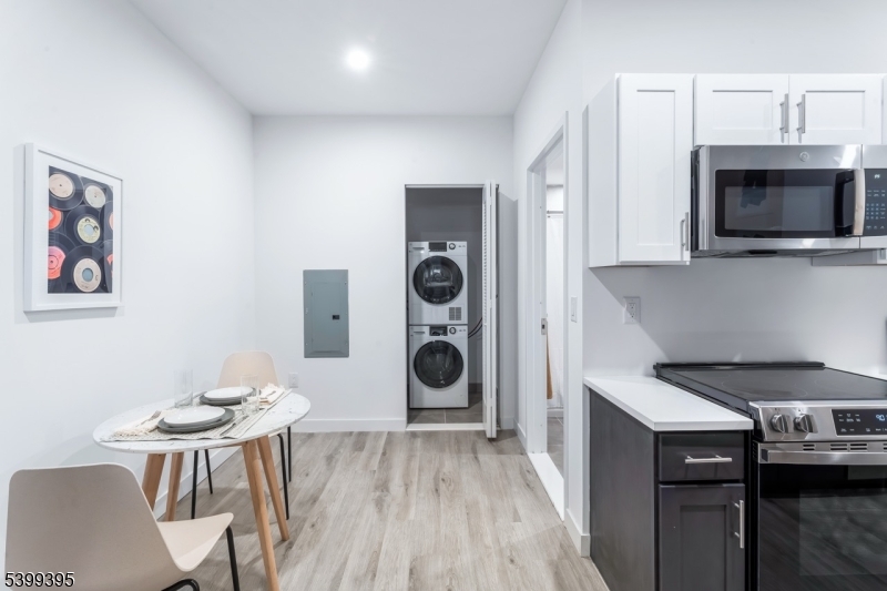 Newark City, NJ 07102,10 Commerce CT #2F