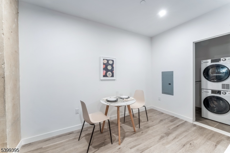 Newark City, NJ 07102,10 Commerce CT #2F