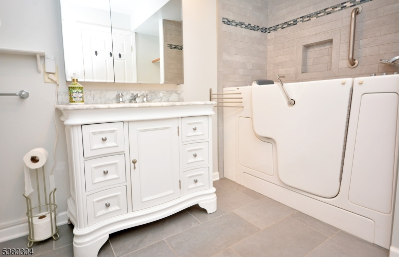 Clinton Twp., NJ 08801,63 Augusta Dr