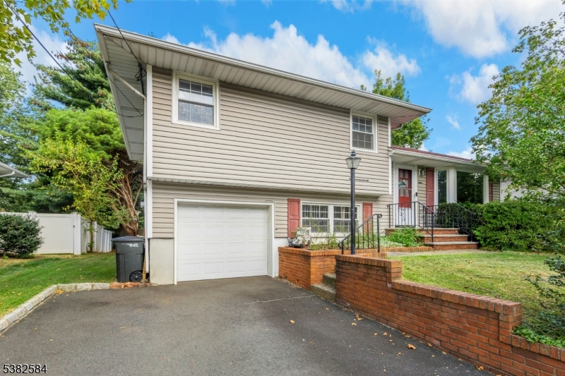 591 Harris Dr, Rahway City, NJ 07065