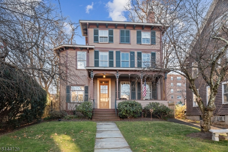 Morristown Town, NJ 07960,17 Hill St