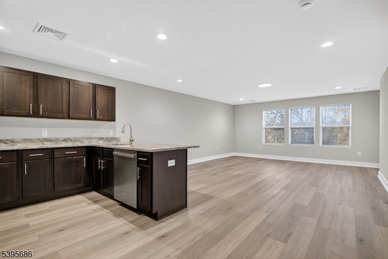 Hillsborough Twp., NJ 08844,692 Us Highway 206 #207