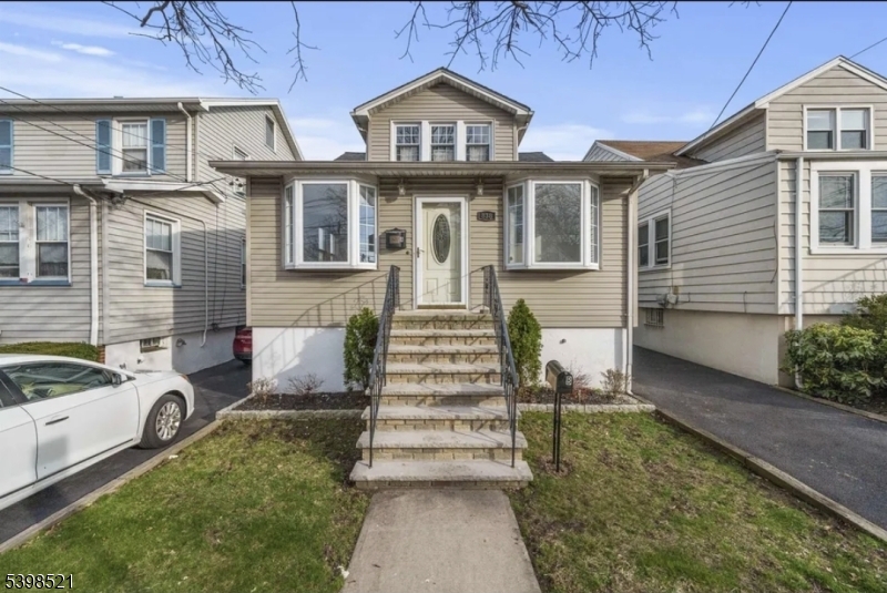 838 Roosevelt Ave, Secaucus Town, NJ 07094