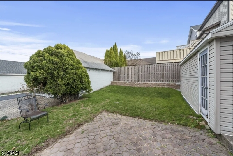 Secaucus Town, NJ 07094,838 Roosevelt Ave