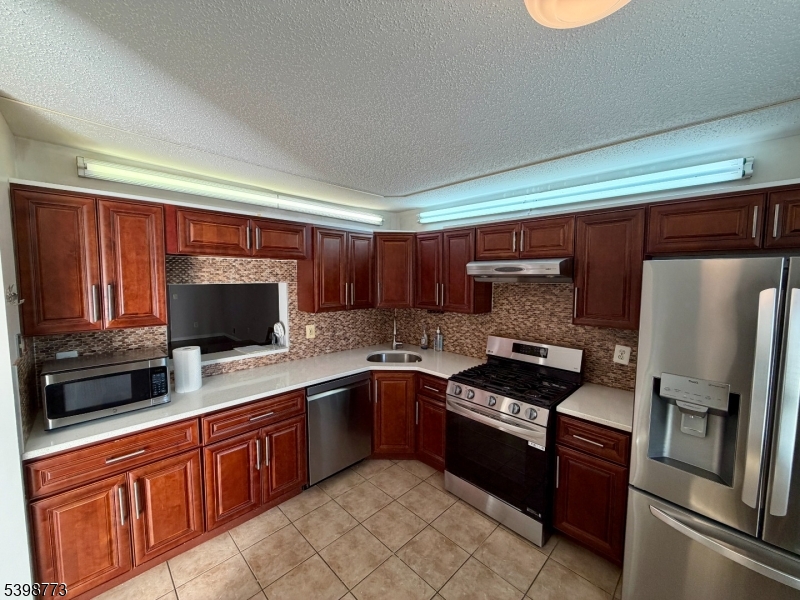 East Brunswick Twp., NJ 08816,347 Bromley Pl