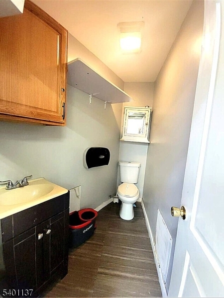 Paterson City, NJ 07514,560 E 18Th St