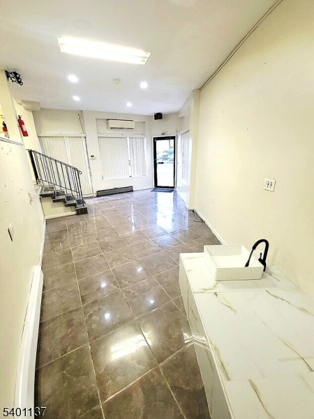 Paterson City, NJ 07514,560 E 18Th St