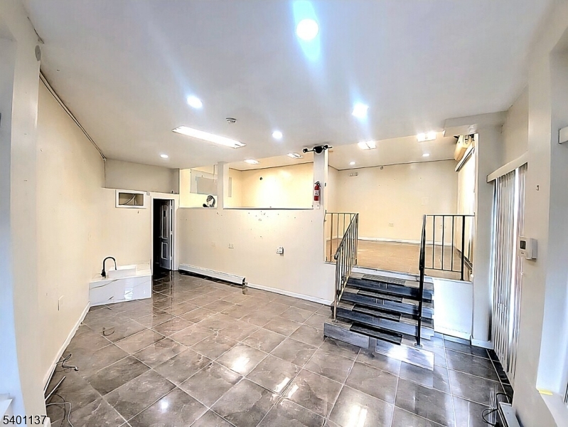 Paterson City, NJ 07514,560 E 18Th St