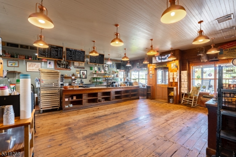 Sandyston Twp., NJ 07826,283 Route 206