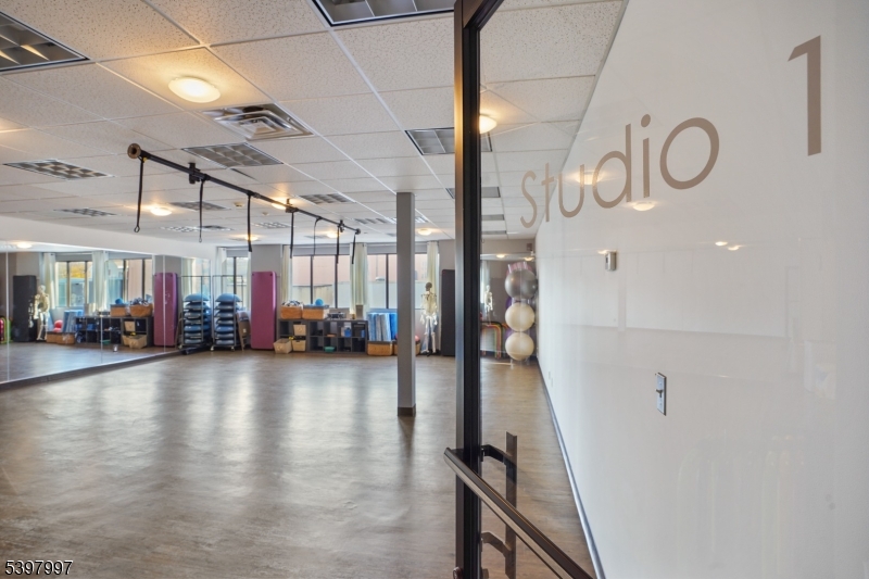 10 E Willow St, Millburn Twp., NJ 07041