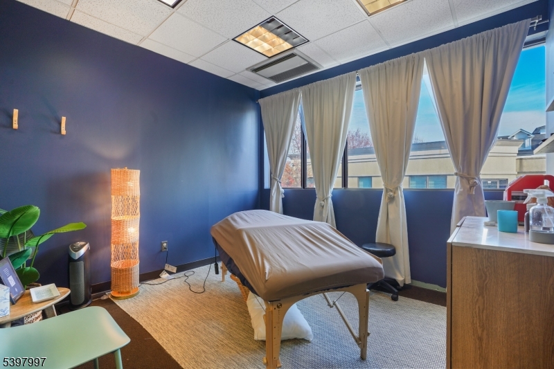 Millburn Twp., NJ 07041,10 E Willow St