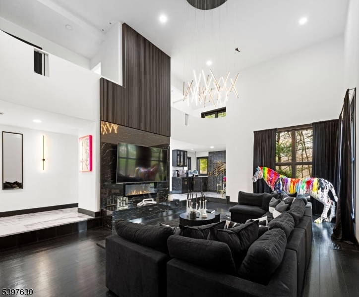 Kinnelon Boro, NJ 07405,12 Smoke Rise Rd