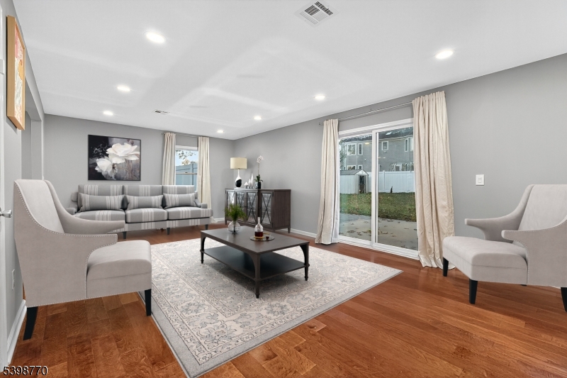 Edison Twp., NJ 08817,18 Baxter Rd