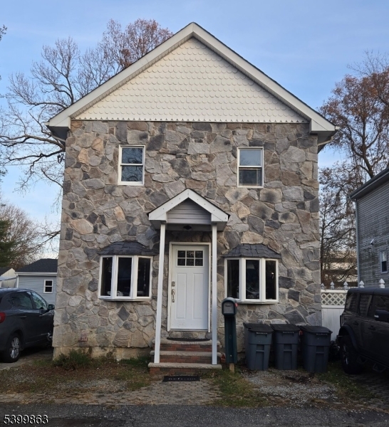 8 Clifton Pl, Fairfield Twp., NJ 07004