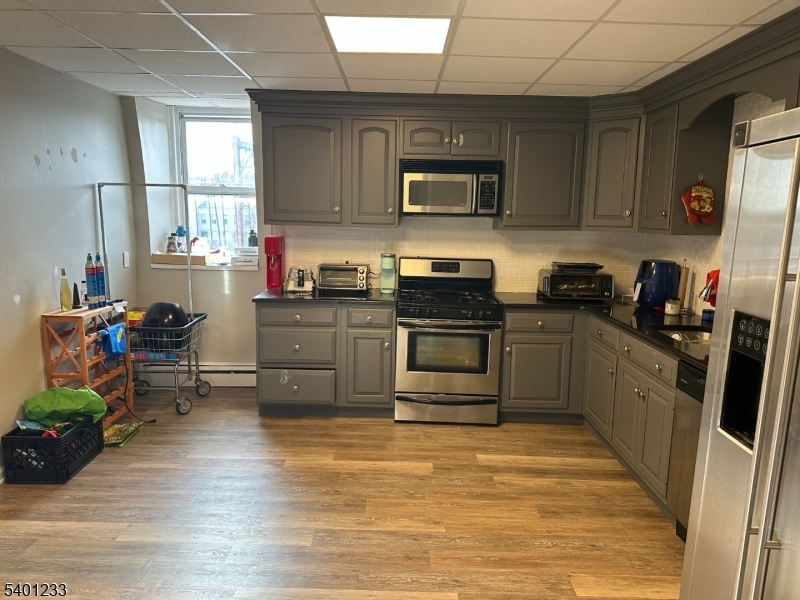 Madison Boro, NJ 07940,17 Waverly Pl #9