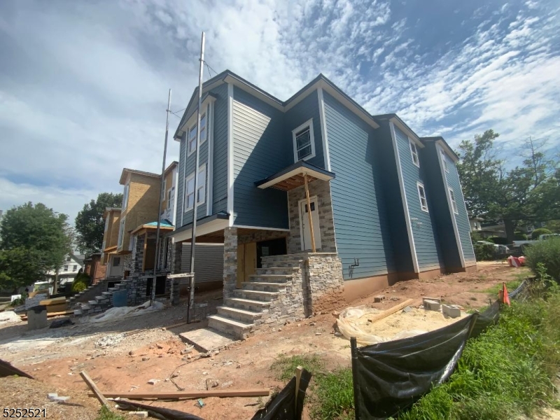 Elizabeth City, NJ 07208,301 Chilton