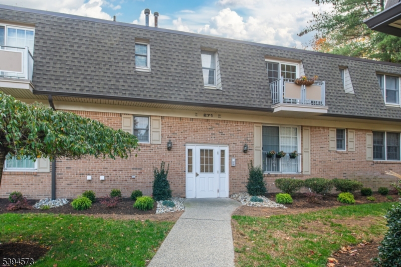 271 Collignon Way, River Vale Twp., NJ 07675