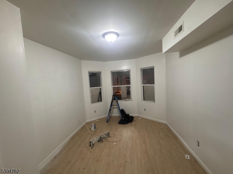 Newark City, NJ 07107,60 S 12Th St #3