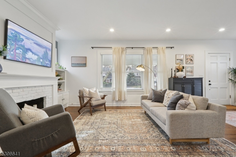 Hawthorne Boro, NJ 07506,337 Diamond Bridge Ave