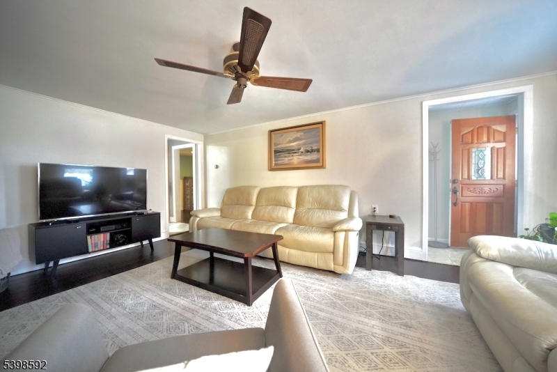 Hopatcong Boro, NJ 07843,22 Innis Ave