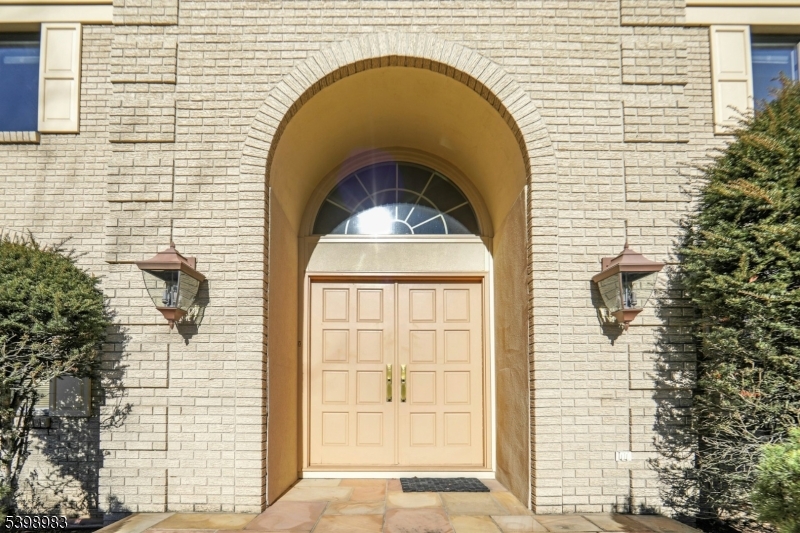 Franklin Lakes Boro, NJ 07417,300 Forsythia Ct