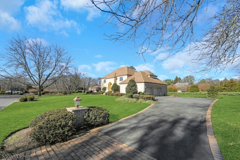 Franklin Lakes Boro, NJ 07417,300 Forsythia Ct