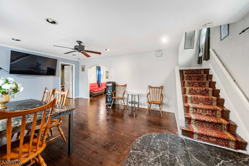 Roselle Park Boro, NJ 07204,160 W Colfax Ave