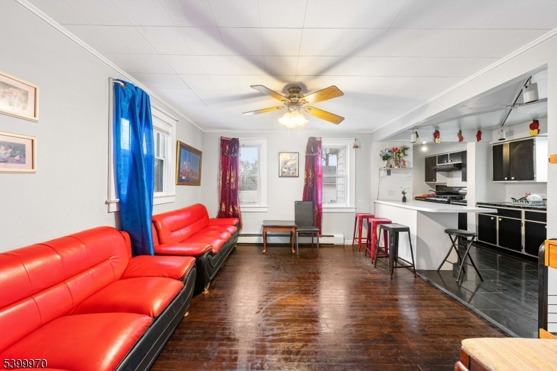 Roselle Park Boro, NJ 07204,160 W Colfax Ave