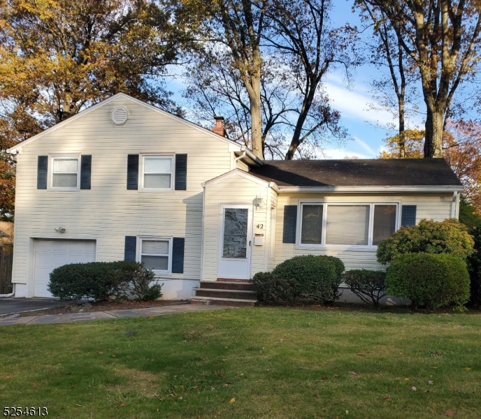 42 Cobblewood Rd, Livingston Twp., NJ 07039