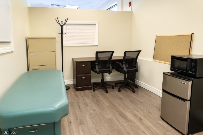 Totowa Boro, NJ 07512,442 Union Blvd