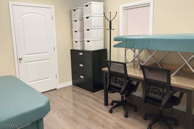 Totowa Boro, NJ 07512,442 Union Blvd