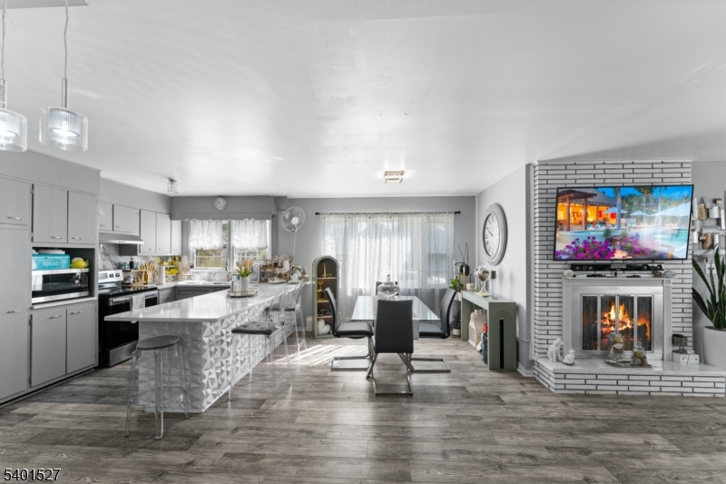 Manville Boro, NJ 08835,325 N 7TH AVE