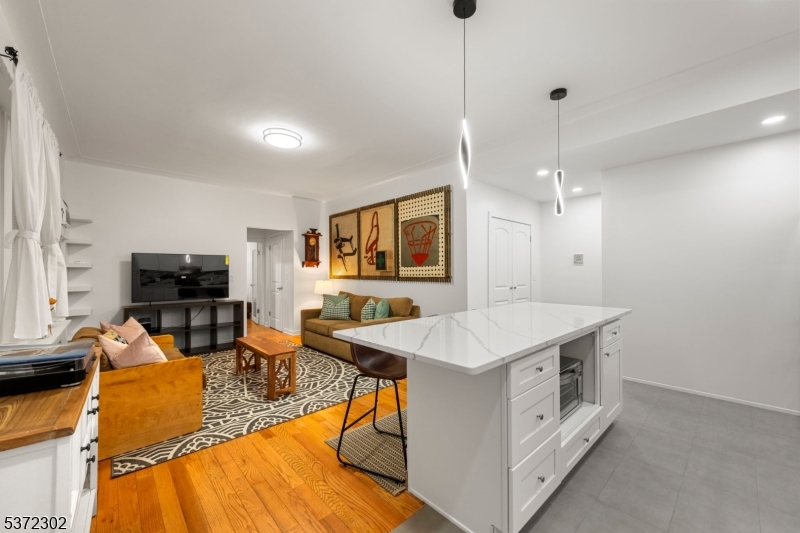 West New York Town, NJ 07093,6015 Kennedy Blvd #5A