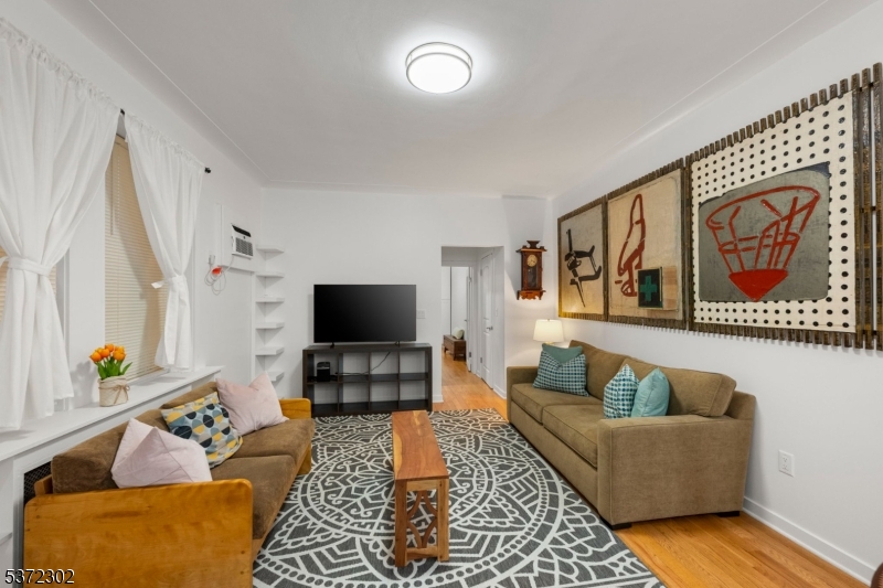 West New York Town, NJ 07093,6015 Kennedy Blvd #5A