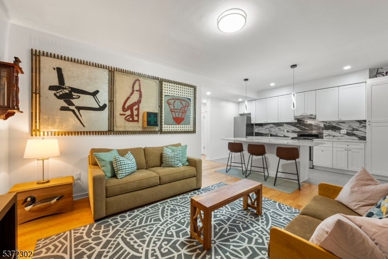 West New York Town, NJ 07093,6015 Kennedy Blvd #5A