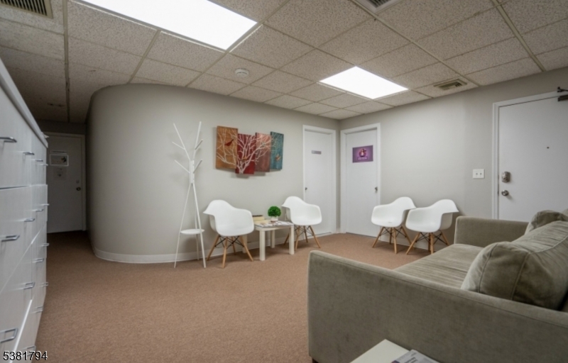 Florham Park Boro, NJ 07932,123 Columbia Tpke