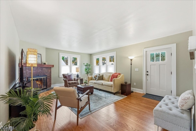 Roxbury Twp., NJ 07876,11 Unneberg Ave