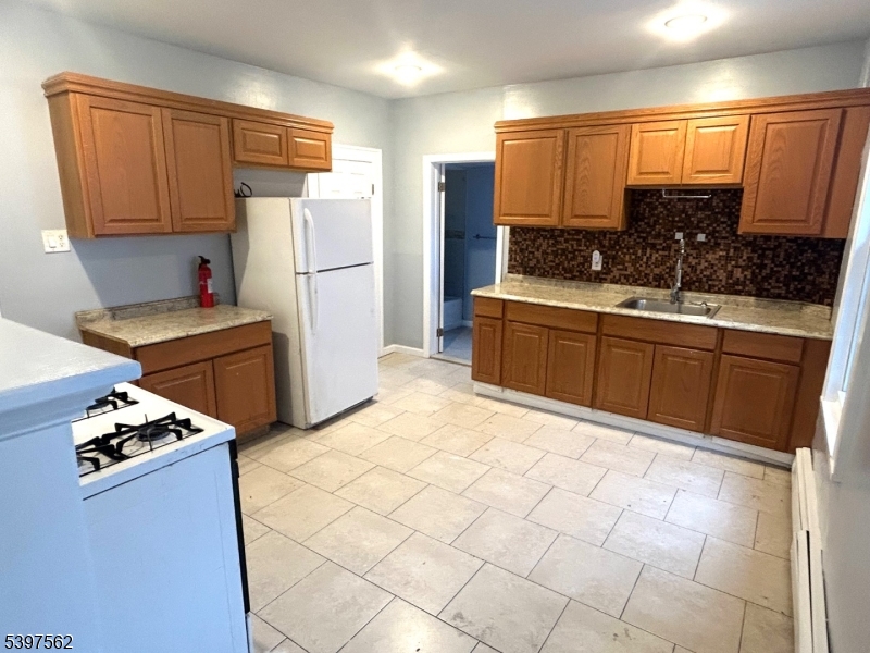 82 Pacific St, Newark City, NJ 07105