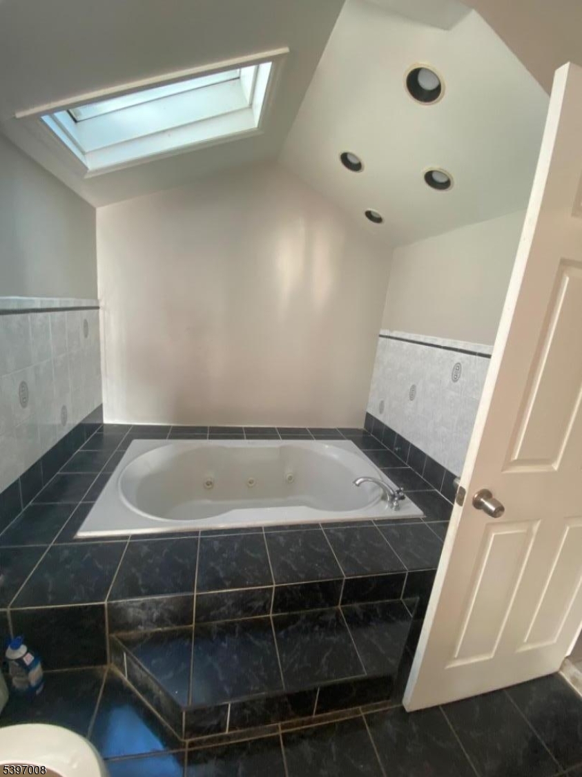 423 1St Ave, Elizabeth City, NJ 07206