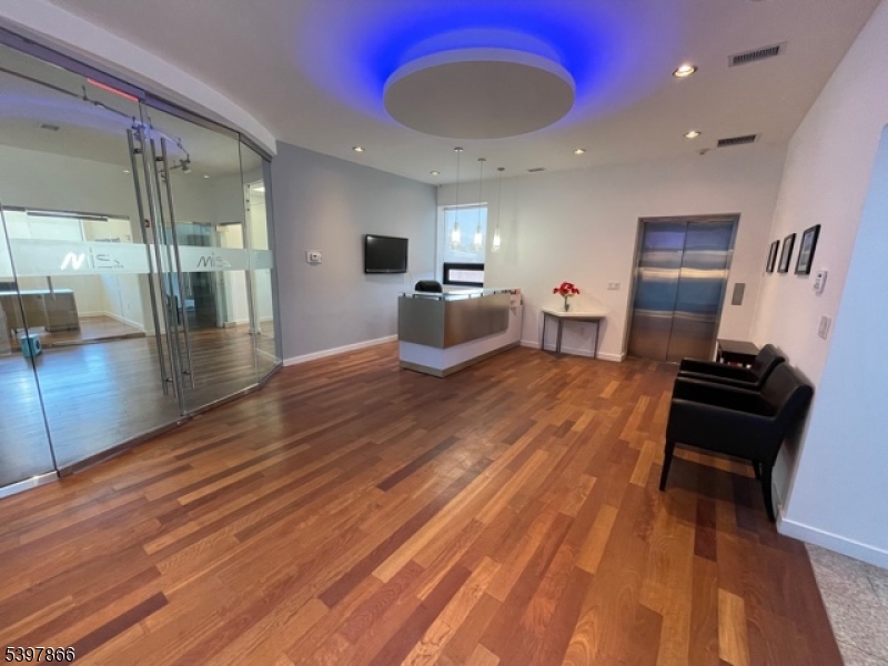 Fair Lawn Boro, NJ 07410,18-00 Fairlawn Ave