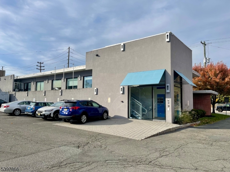 Fair Lawn Boro, NJ 07410,18-00 Fairlawn Ave