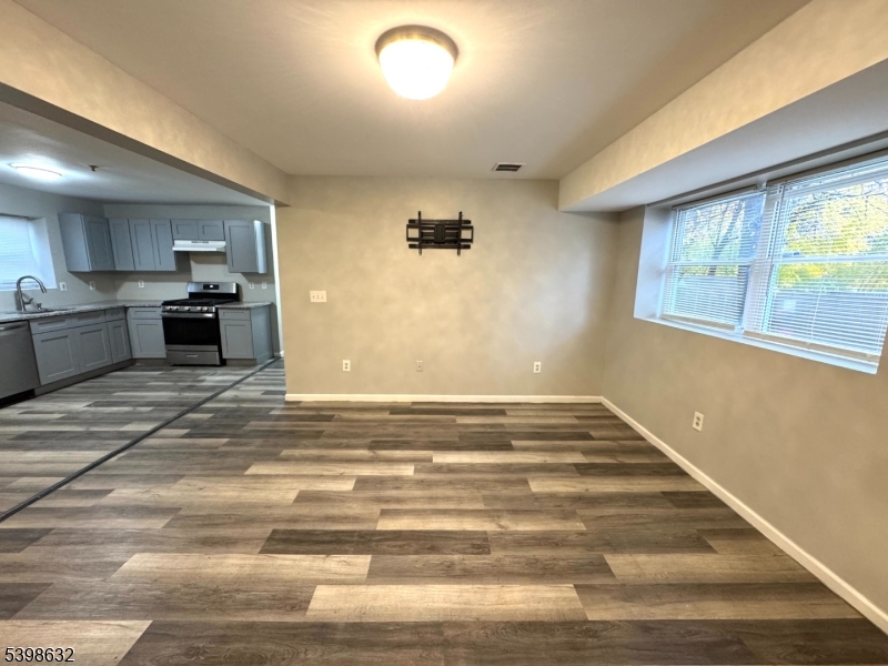 Newark City, NJ 07104,40-42 Hinsdale Pl #1