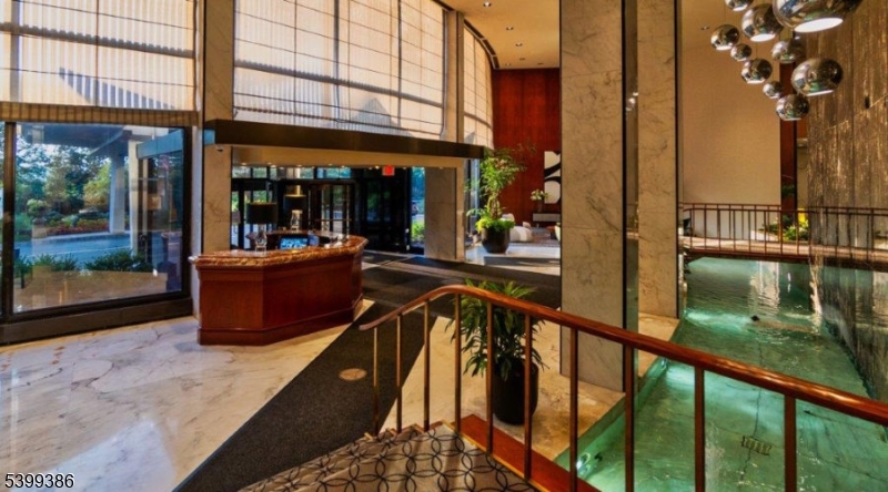 Verona Twp., NJ 07044,1 Claridge Dr #428