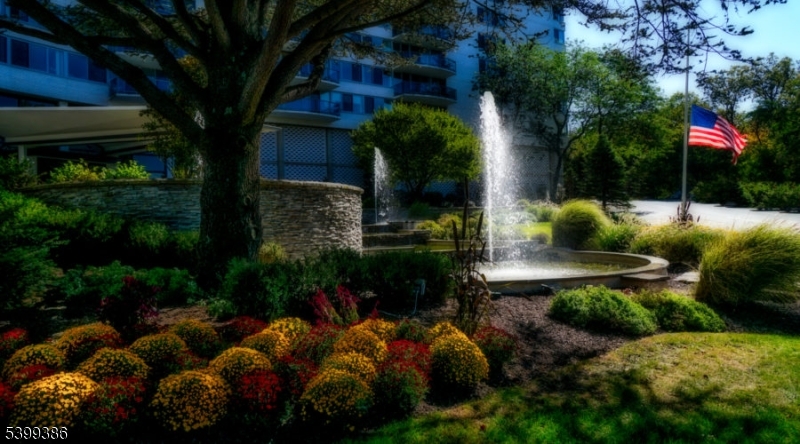 Verona Twp., NJ 07044,1 Claridge Dr #428