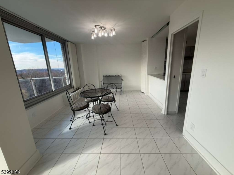 Verona Twp., NJ 07044,1 Claridge Dr #428