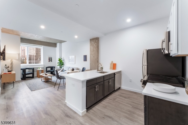 10 Commerce Ct #2J, Newark City, NJ 07102