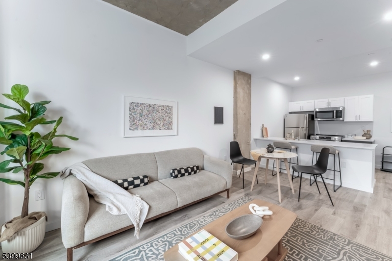 Newark City, NJ 07102,10 Commerce Ct #2J