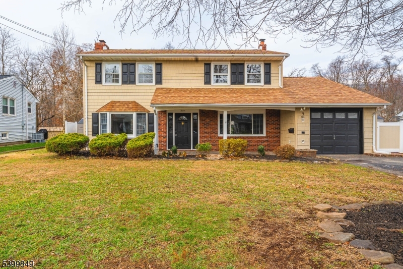 7 Weiss Dr, Middlesex Boro, NJ 08846