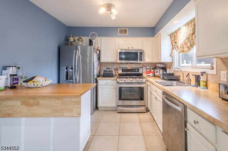 Newark City, NJ 07105,19 Val Sumo Ln